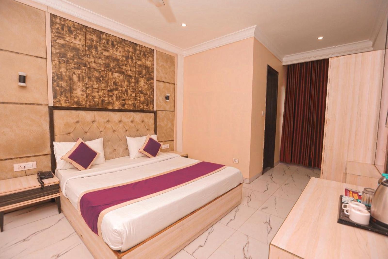 Hotel Almora Inn - Near By Delhi International Airport - With Free Airport Pickup And Drop นิวเดลี ภายนอก รูปภาพ
