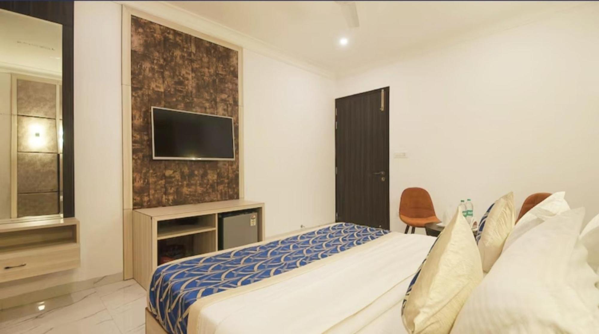 Hotel Almora Inn - Near By Delhi International Airport - With Free Airport Pickup And Drop นิวเดลี ภายนอก รูปภาพ