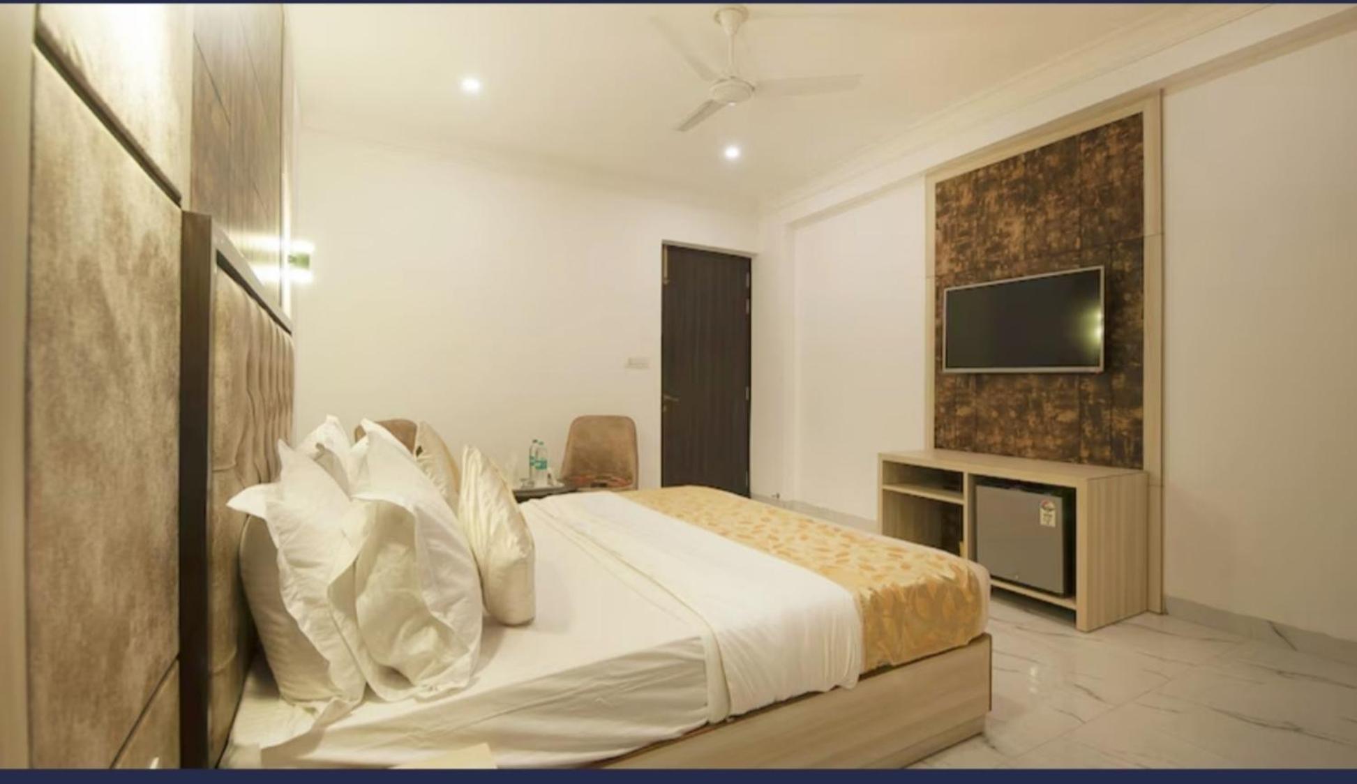 Hotel Almora Inn - Near By Delhi International Airport - With Free Airport Pickup And Drop นิวเดลี ภายนอก รูปภาพ