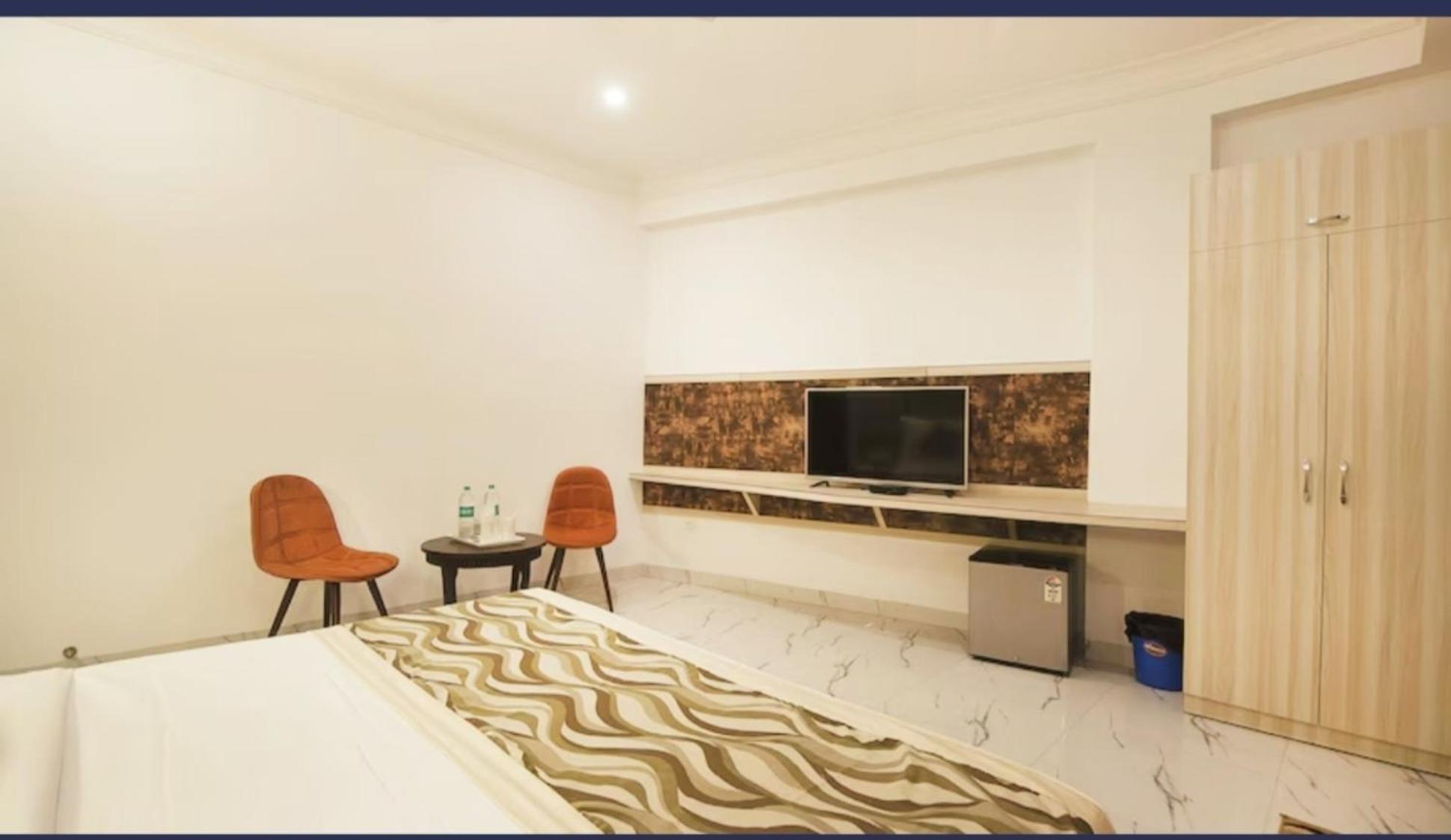 Hotel Almora Inn - Near By Delhi International Airport - With Free Airport Pickup And Drop นิวเดลี ภายนอก รูปภาพ