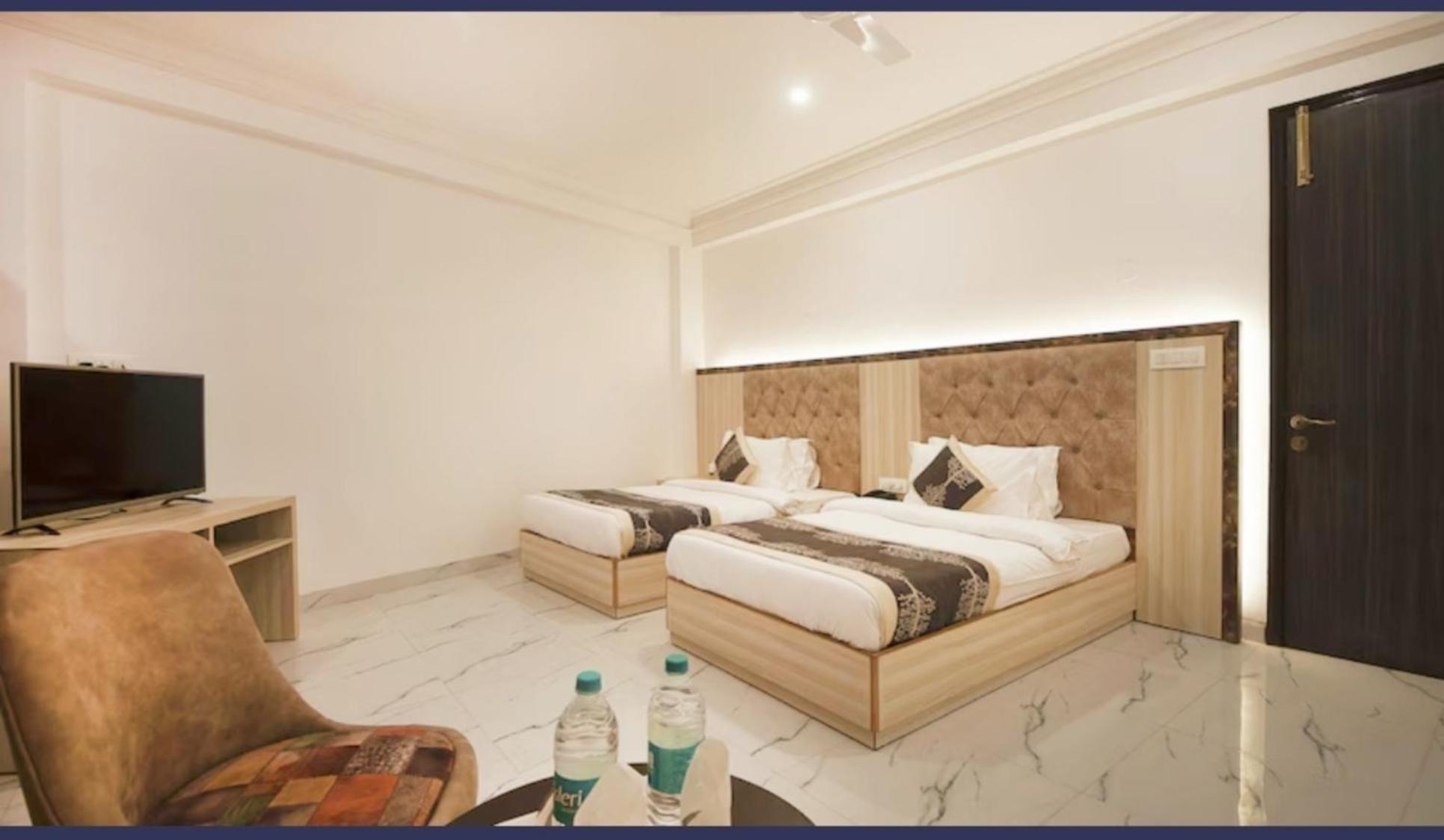 Hotel Almora Inn - Near By Delhi International Airport - With Free Airport Pickup And Drop นิวเดลี ภายนอก รูปภาพ