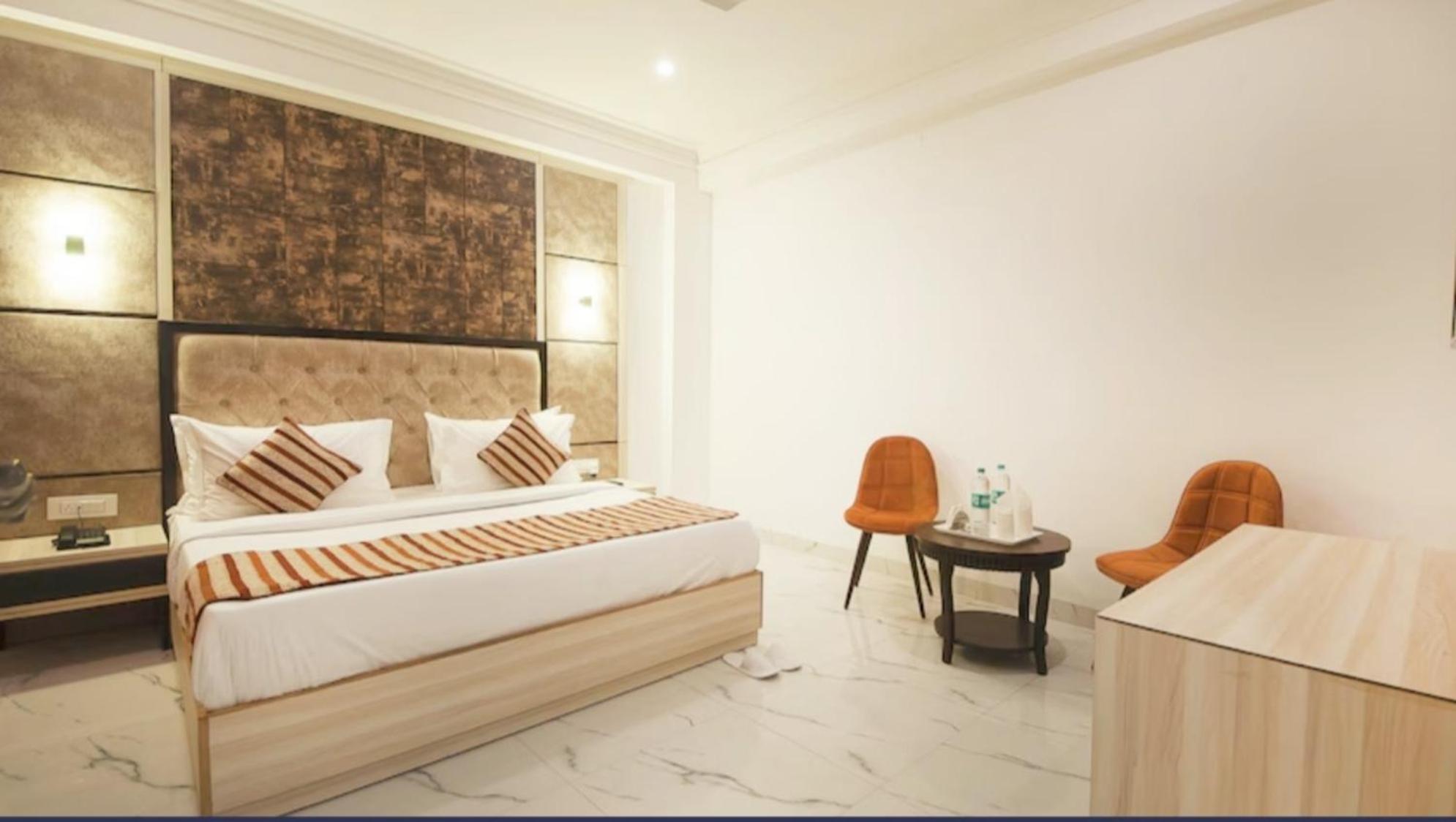 Hotel Almora Inn - Near By Delhi International Airport - With Free Airport Pickup And Drop นิวเดลี ภายนอก รูปภาพ
