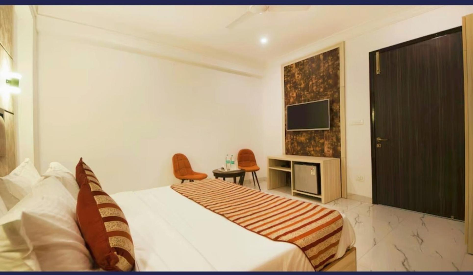 Hotel Almora Inn - Near By Delhi International Airport - With Free Airport Pickup And Drop นิวเดลี ภายนอก รูปภาพ