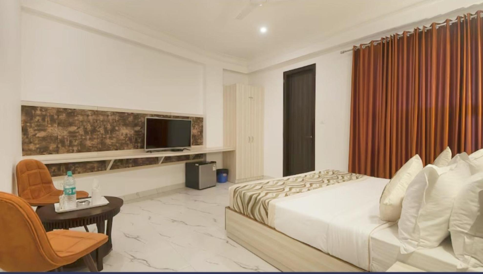 Hotel Almora Inn - Near By Delhi International Airport - With Free Airport Pickup And Drop นิวเดลี ภายนอก รูปภาพ