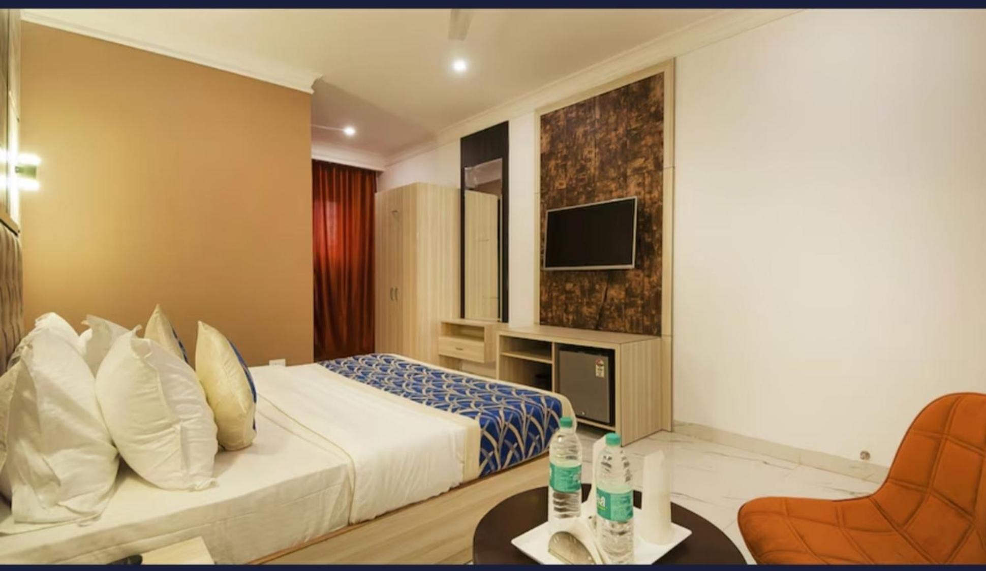 Hotel Almora Inn - Near By Delhi International Airport - With Free Airport Pickup And Drop นิวเดลี ภายนอก รูปภาพ