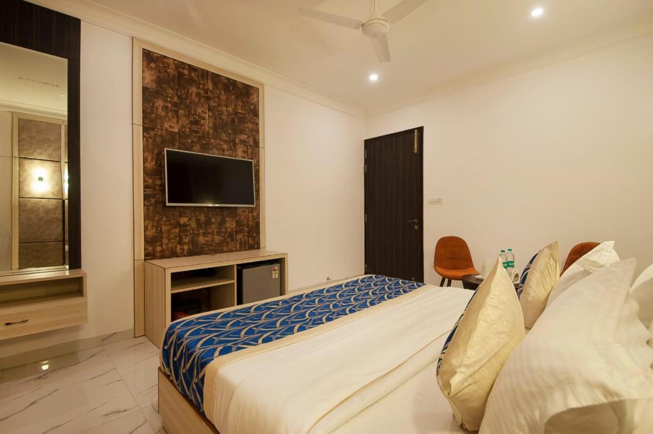 Hotel Almora Inn - Near By Delhi International Airport - With Free Airport Pickup And Drop นิวเดลี ภายนอก รูปภาพ