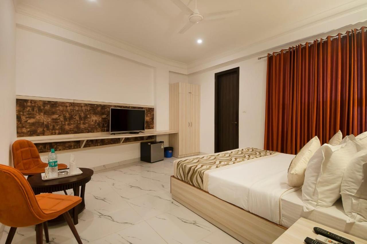 Hotel Almora Inn - Near By Delhi International Airport - With Free Airport Pickup And Drop นิวเดลี ภายนอก รูปภาพ