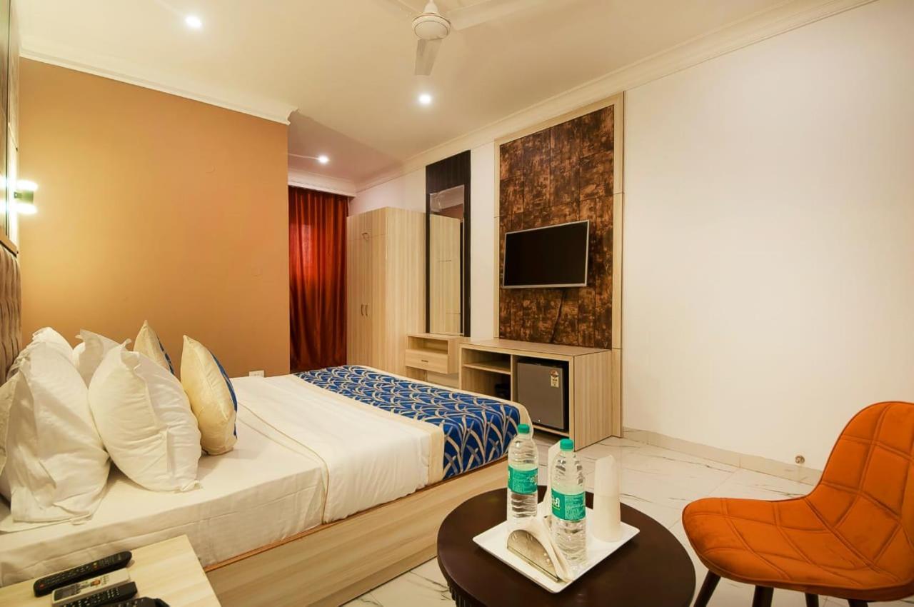 Hotel Almora Inn - Near By Delhi International Airport - With Free Airport Pickup And Drop นิวเดลี ภายนอก รูปภาพ