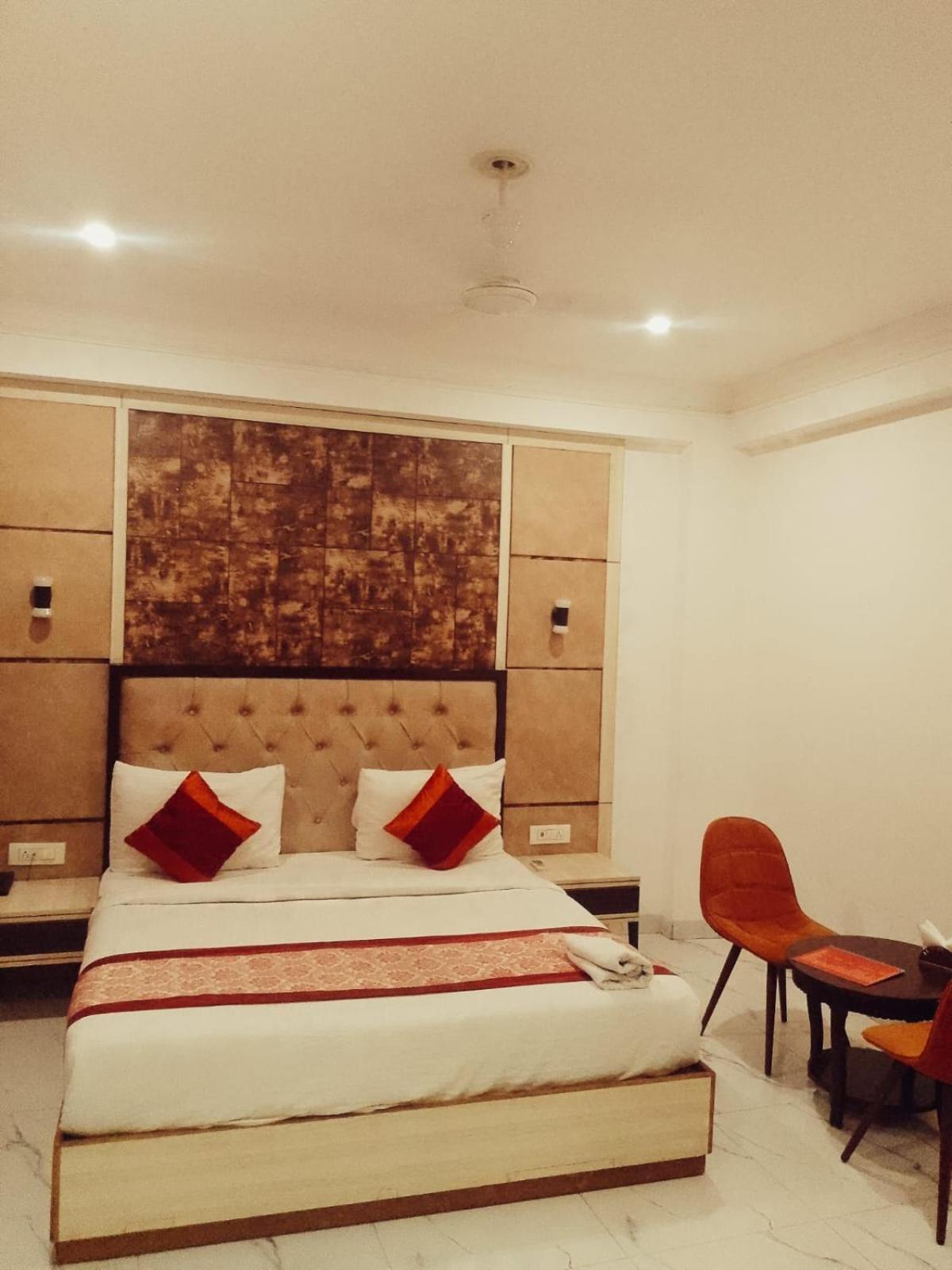 Hotel Almora Inn - Near By Delhi International Airport - With Free Airport Pickup And Drop นิวเดลี ภายนอก รูปภาพ