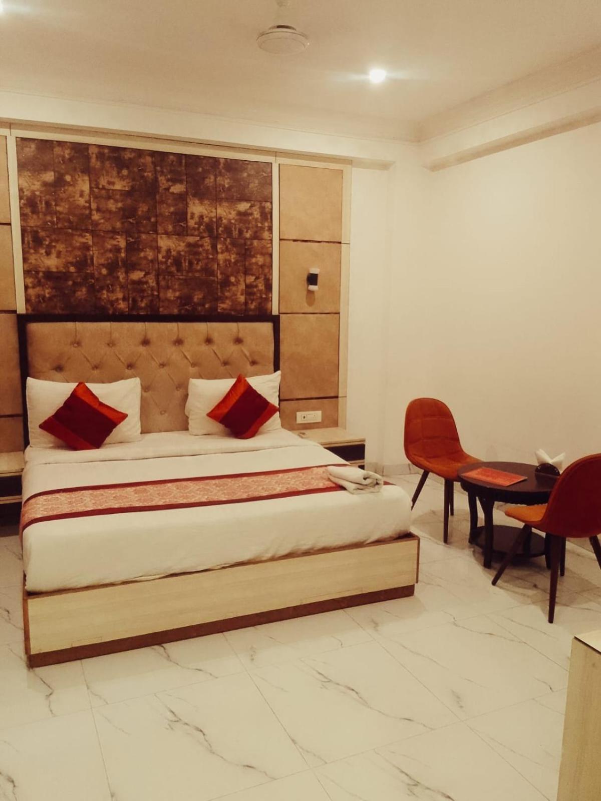 Hotel Almora Inn - Near By Delhi International Airport - With Free Airport Pickup And Drop นิวเดลี ภายนอก รูปภาพ
